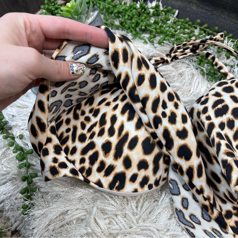 💙2/$40💙PINK Victoria's Secret Leopard Printed Ruffle Halter Bikini Top Size L - Picture 8 of 16